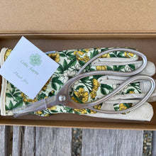 Load image into Gallery viewer, Garden Gift Box - Gloves and Snips