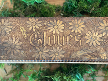Load image into Gallery viewer, vintage gift box