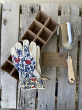 Load image into Gallery viewer, gardening gift box for flower lovers