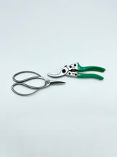 Load image into Gallery viewer, Garden Gift Box - The Sharps (Pruners, Scissors and Belt)