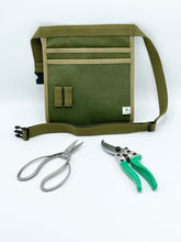Load image into Gallery viewer, Garden Gift Box - The Sharps (Pruners, Scissors and Belt)