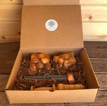 Load image into Gallery viewer, Gardening Gift Box - Fall/Winter Tulip Planting Set (Bulb Planter, Copper Garden Markers and Tulips - The Celtic Farm