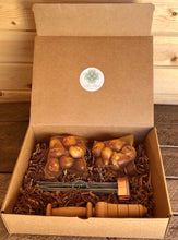 Load image into Gallery viewer, Gardening Gift Box - Fall/Winter Tulip Planting Set (Bulb Planter, Copper Garden Markers and Tulips - The Celtic Farm
