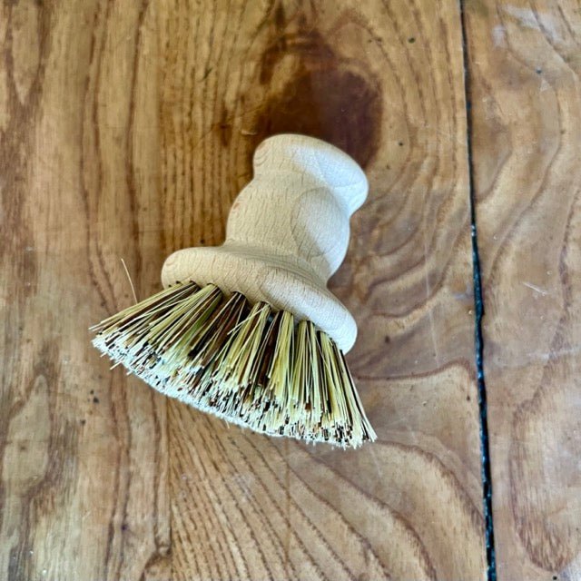 plant pot cleaning brush Small Garden Pot Scruber/Brush – The Celtic Farm