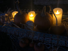 Load image into Gallery viewer, quality electric candles with battery operated flickering