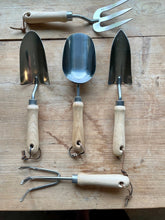 Load image into Gallery viewer, Garden Master Tool Set - 5 Tool Gardening Set - The Celtic Farm