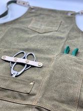Load image into Gallery viewer, Dark green quality garden apron