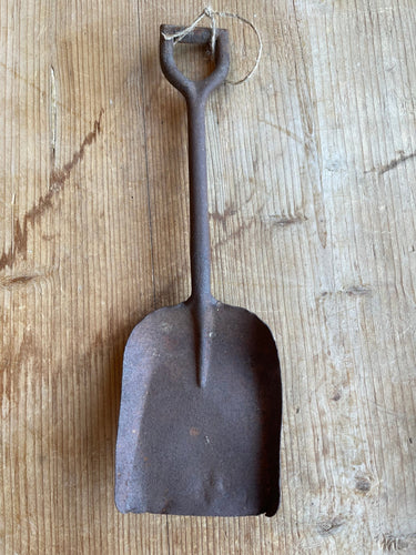 Vintage Child's Sandbox Shovel - The Celtic Farm