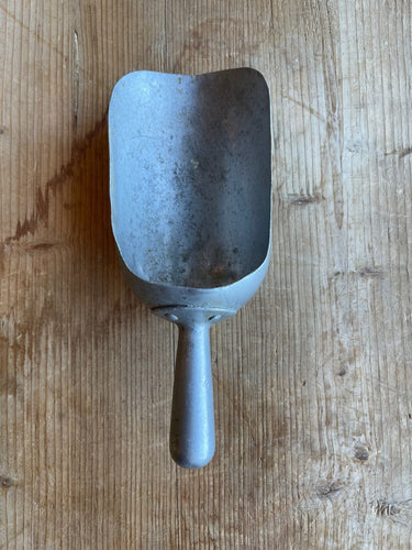 Vintage Shinola #3 Metal Scoop - The Celtic Farm